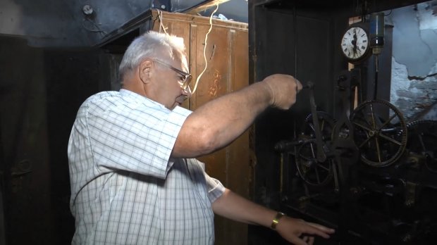 Унікальні місця Тернопільщини: історія старовинного годинника, який майже ніколи не зупинявся
