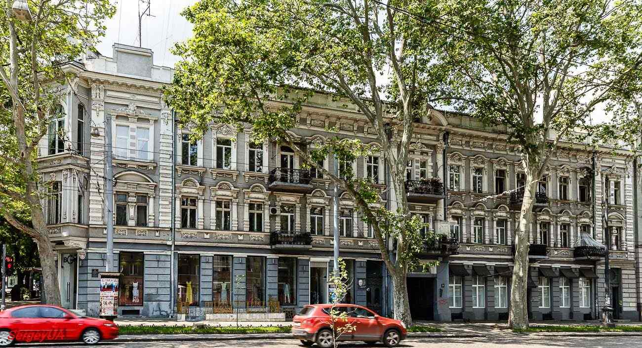 В центре Одессы разрушается очередной памятник архитектуры. Фото