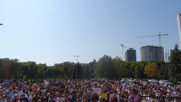 В Одесі влаштували культурний майдан проти звільнення Ройтбурда: вражаючі фото