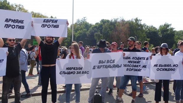 В Одесі влаштували культурний майдан проти звільнення Ройтбурда: вражаючі фото