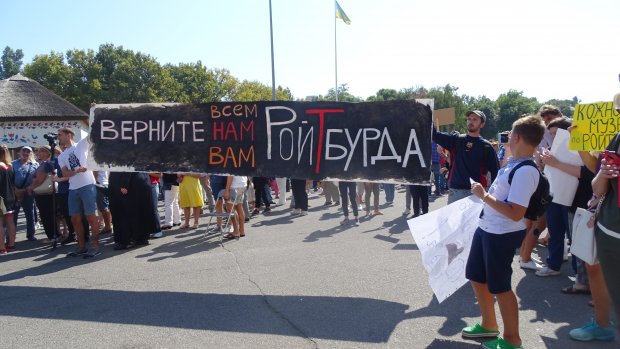В Одесі влаштували культурний майдан проти звільнення Ройтбурда: вражаючі фото