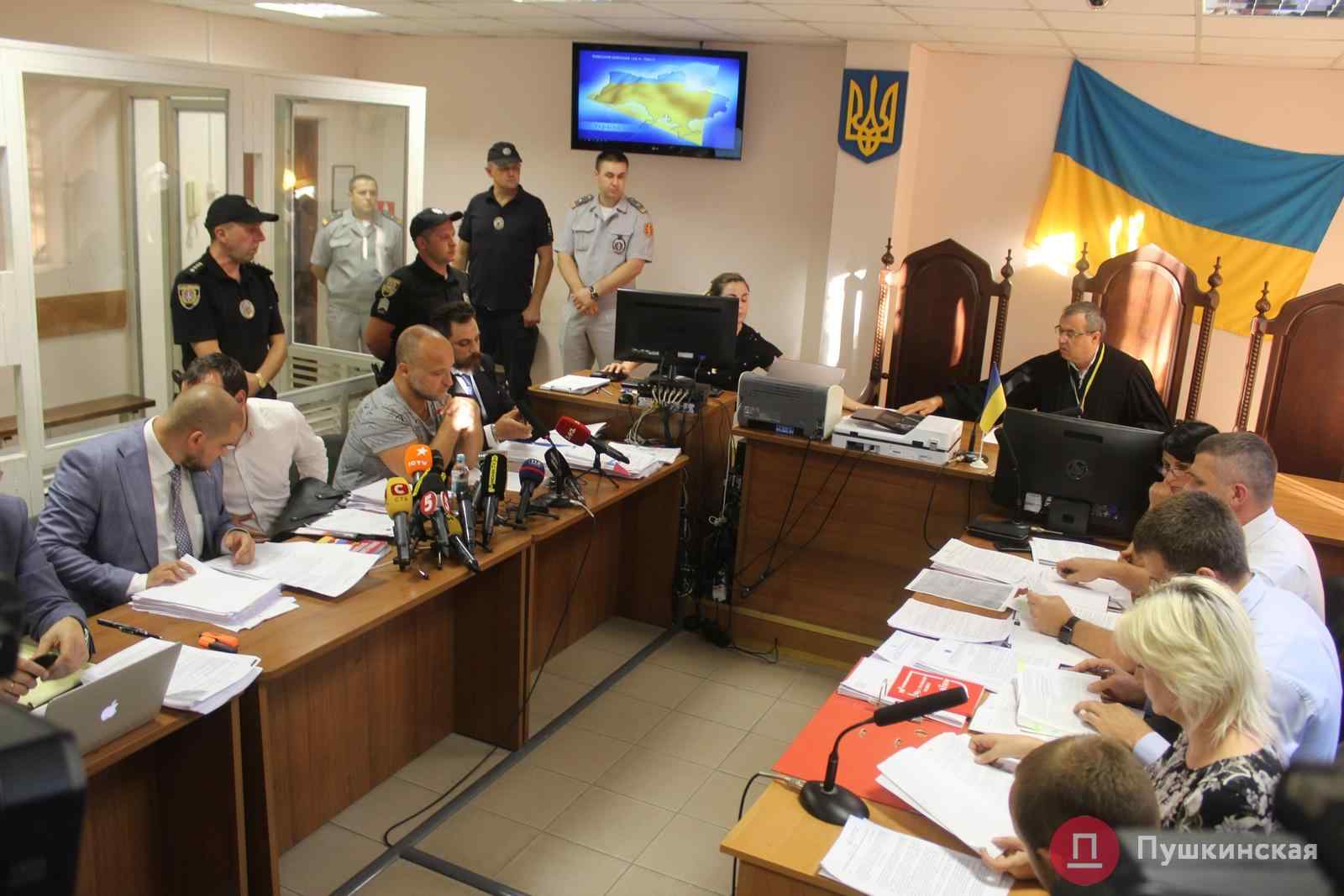В Одессе избирают меру пресечения владельцу сгоревшей гостиницы «Токио Стар»: пытались поменять судью . Фото