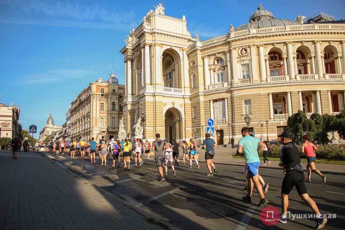 В Одессе стартовал масштабный полумарафон. Фоторепортаж