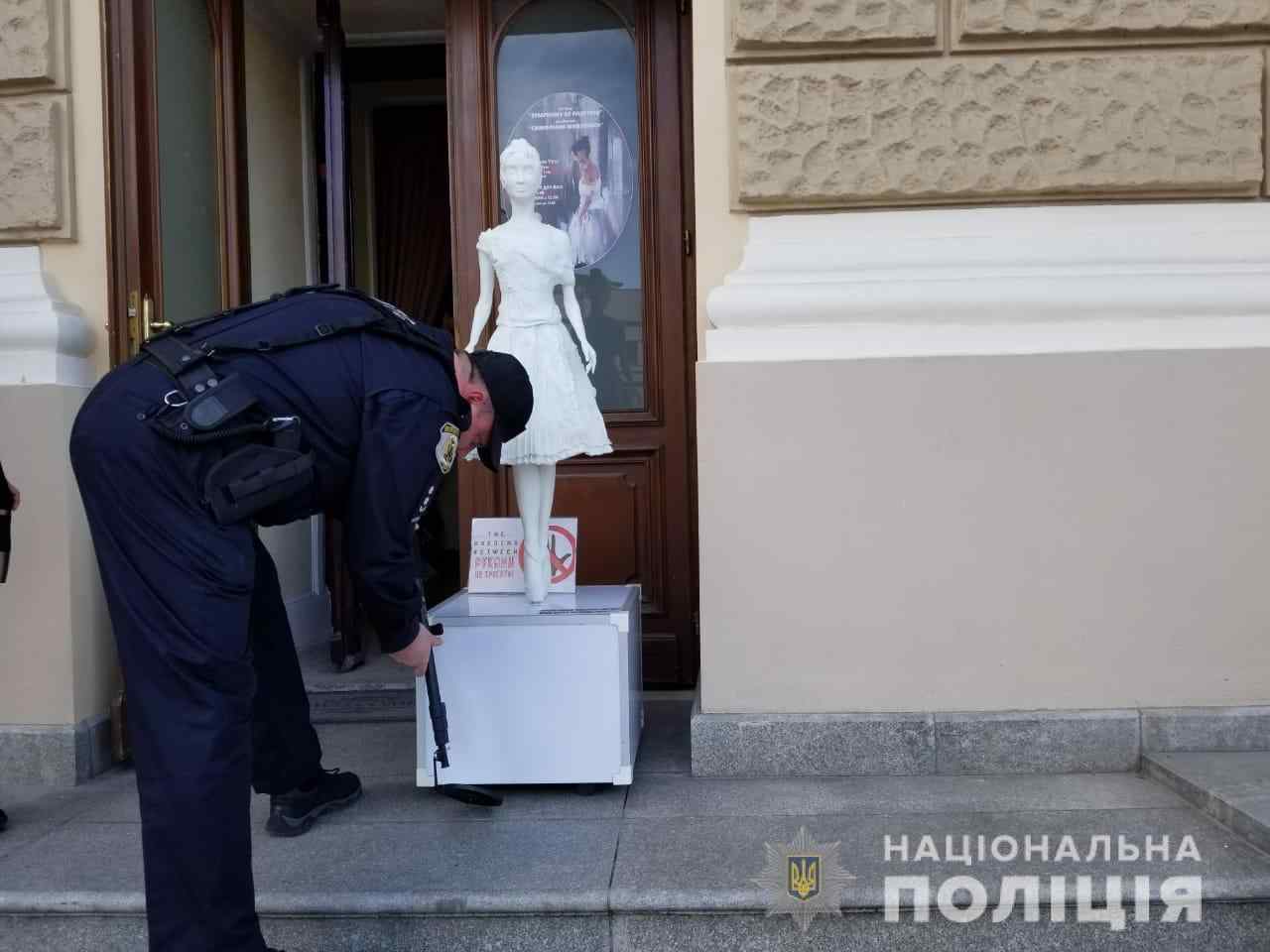 В Одесской Опере искали бомбу. Фото