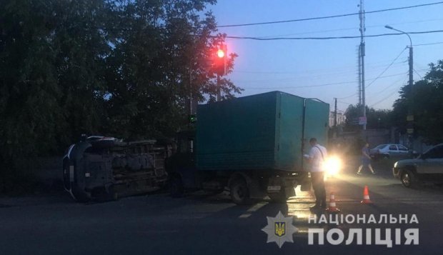 Вантажівка врізалася у швидку в Дніпрі: багато постраждалих – фото