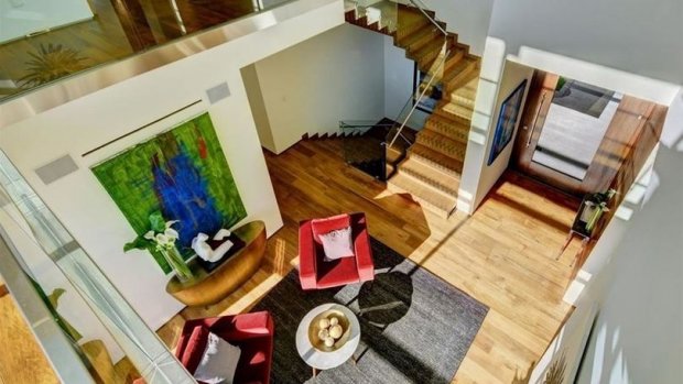 Вдова Хю Хефнера продає розкішний особняк на Голлівудських пагорбах: фото будинку