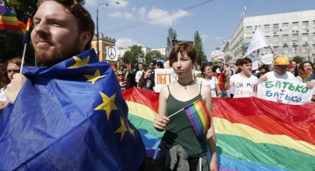 Як реагувати батькам, якщо дитина гомосексуал: поради психолога