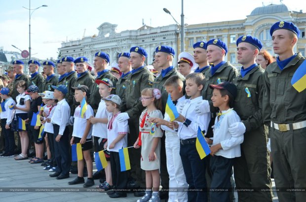 Як відсвяткували День прапора в Україні: фото та відео