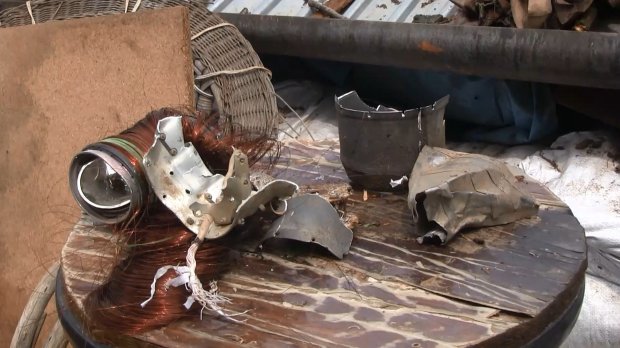 Як військові на передовій допомагали журналісту 24 каналу витягнути машину з багнюки