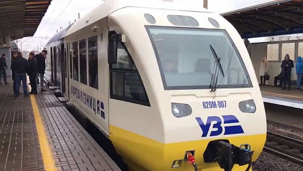 З Києва до аеропорту Бориспіль вперше вирушив новий швидкісний поїзд: фото та відео