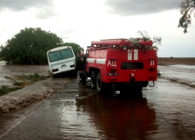 Заручники негоди: на Одещині 25 дітей потрапили у водяну пастку під час походу