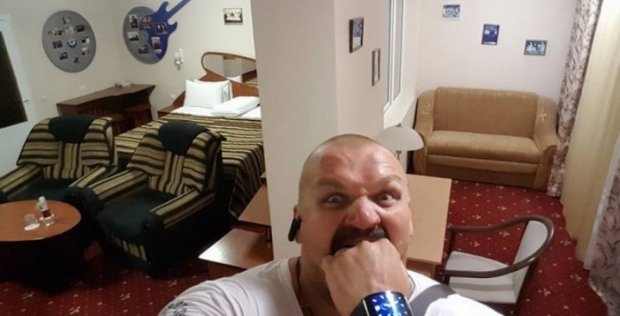 Зашкварні декларації та трилітровий Чаус: 12 найвеселіших ляпів року