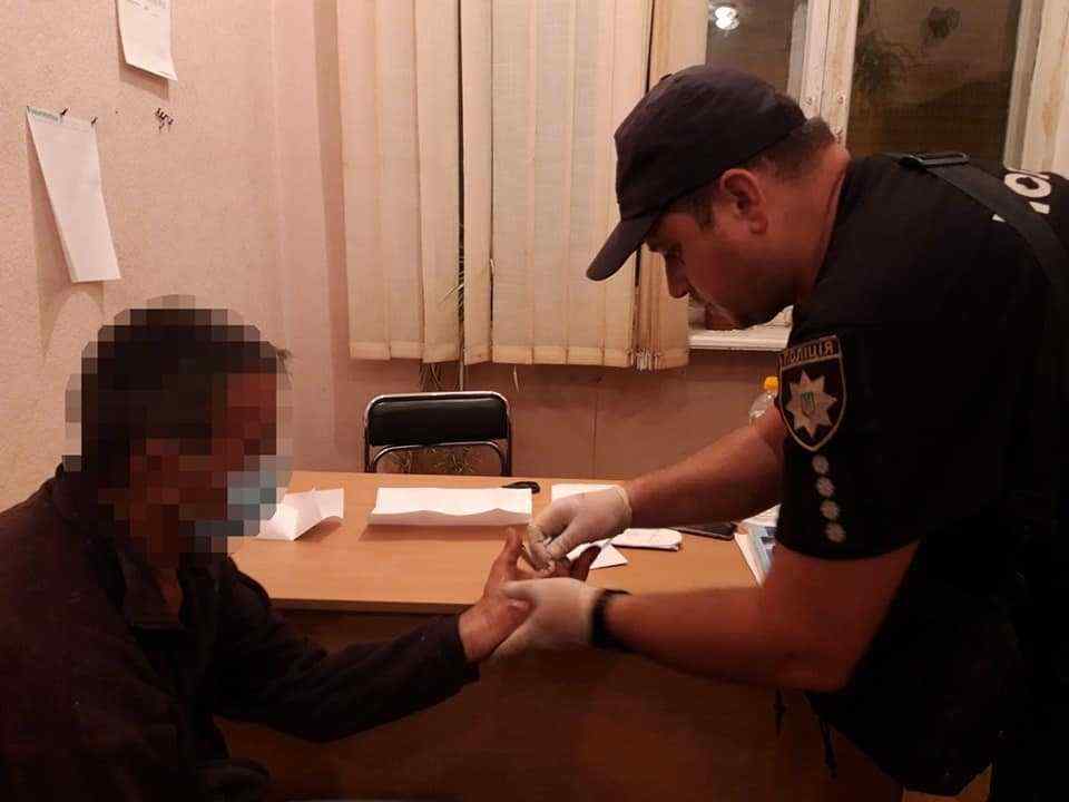 Затащил в сторожку и изнасиловал: в полиции раскрыли подробности происшествия в Одесской области. Фото, видео
