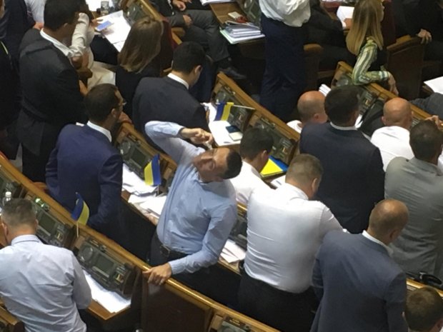 Зеленський позначив невідкладними 66 законопроектів: Рада підтримала усі – перелік