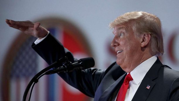 Журналісти зауважили цікаву деталь у розмовах Трампа з Путіним і Меркель
