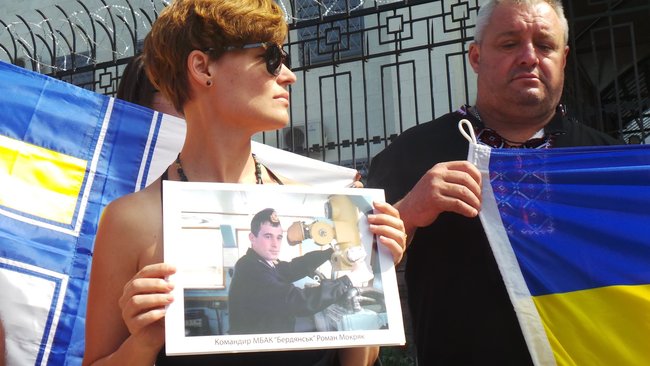 Акция в поддержку пленных моряков состоялась под российским посольством в Киеве (ФОТО, ВИДЕО)