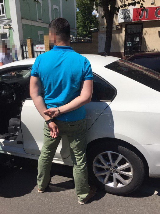 Чиновник из управления Гоструда в Полтавской обл. задержан на взятке в 26 тыс. грн