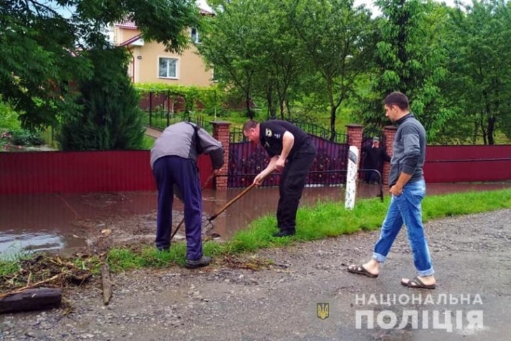 Дожди в Украине: в Ивано-Франковской области подтопило населенные пункты пяти районов (ФОТО, ВИДЕО)