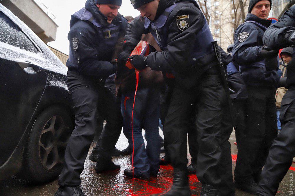 Главные новости 15 января: Суд над моряками, стычки под консульством в Одессе и нововведения от МАУ