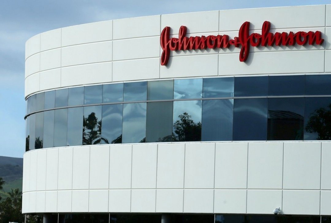 Johnson&Johnson выплатит американцу $8 млрд за увеличение груди