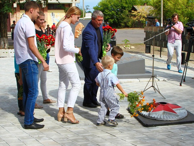 К 75-ой годовщине освобождения Донецкой области отреставрировали памятники и мемориалы