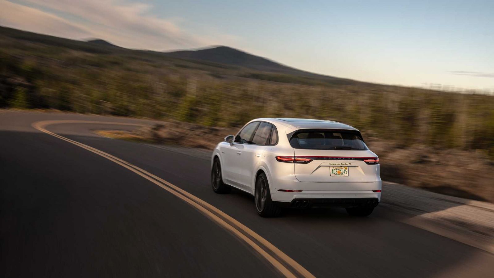 Компания Porsche представила флагманские модификации кроссовера Cayenne (ФОТО)