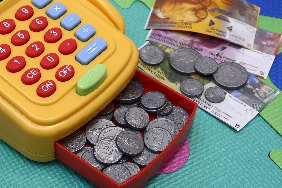 Лишь треть магазинов продают бытовую технику и электронику через кассовый аппарат
