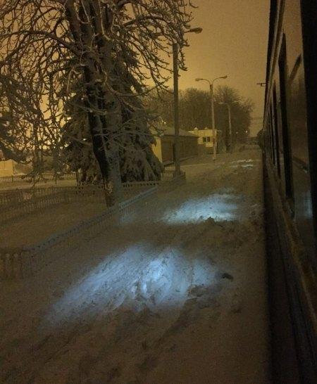 Мариуполь из-за дождя частично обесточен, Волноваху замело снегом