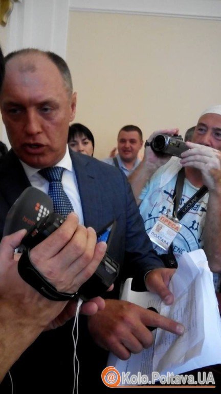 Мэр Полтавы на автомобиле сбил четырех человек во время конфликта во дворе горсовета