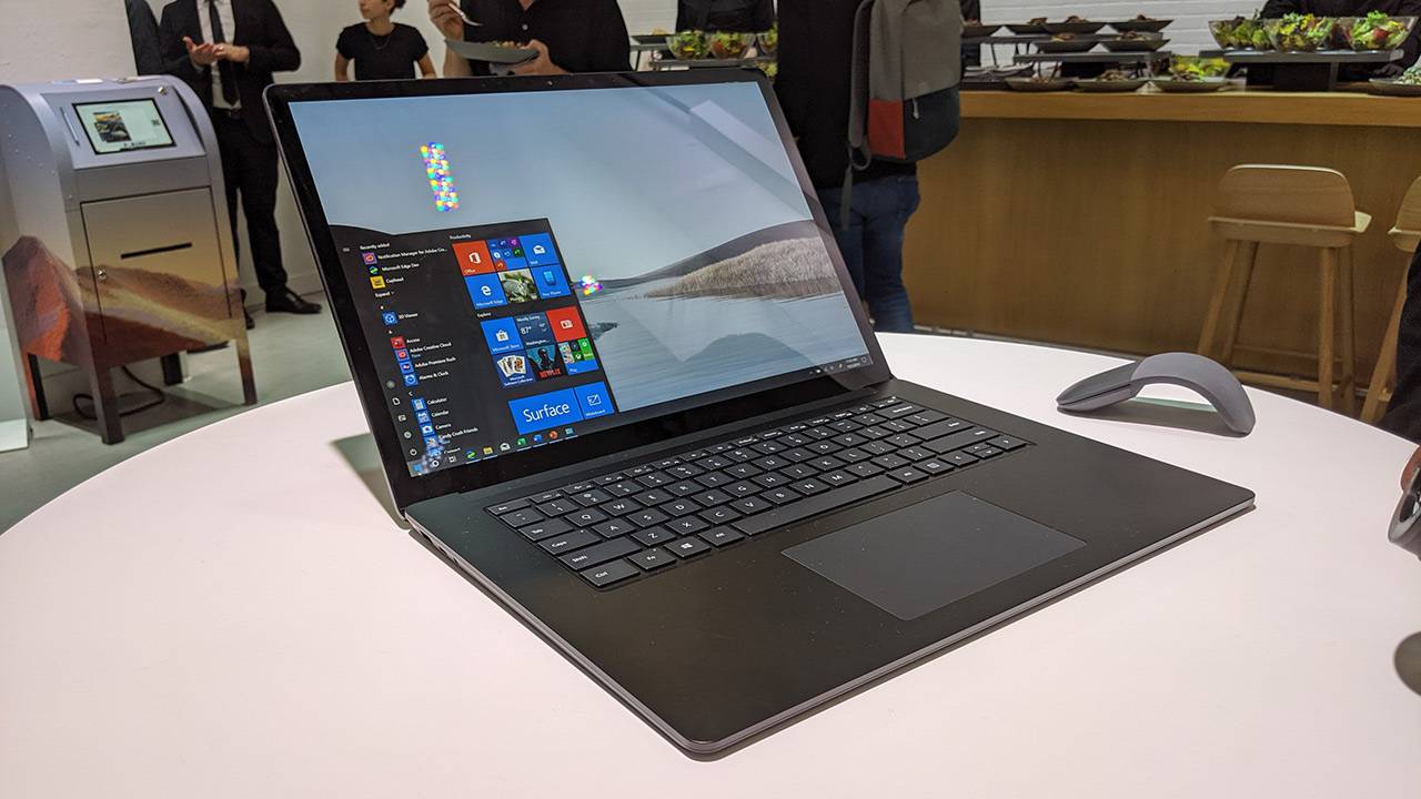 Microsoft представила гаджеты с двойным экраном и новую версию Windows (ФОТО)