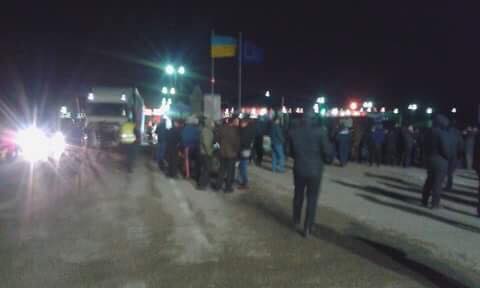 Митингующие заблокировали автодорогу на ПП Рава-Русская