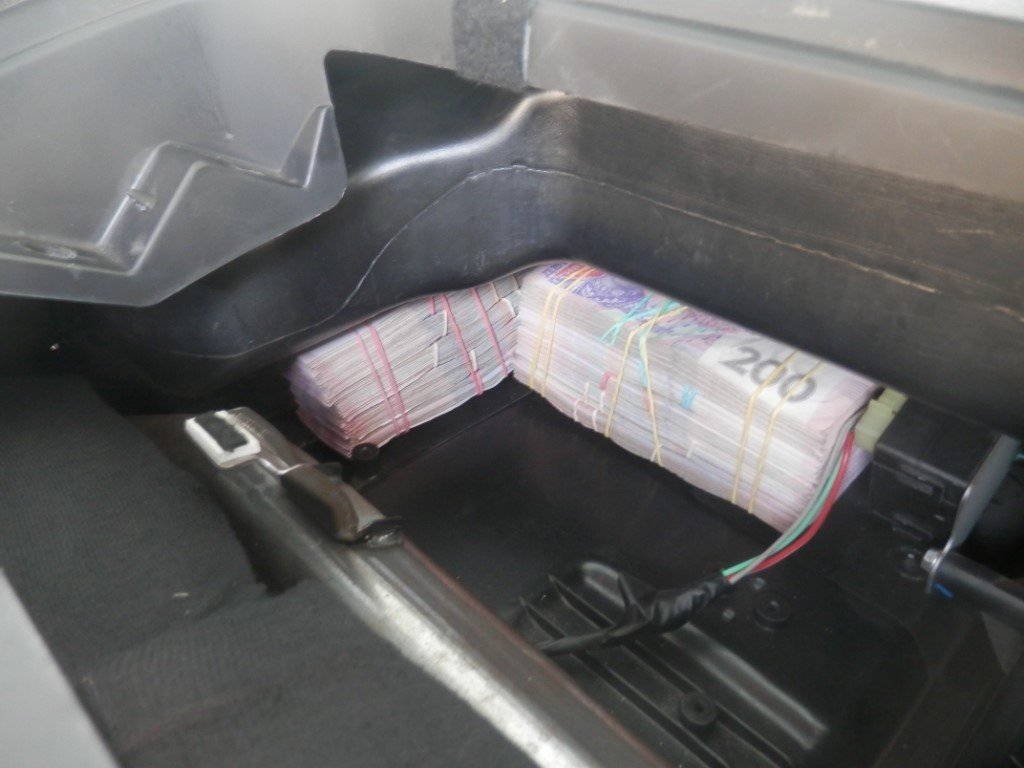 На Донбассе украинец пытался вывезти с оккупированной территории более 3 млн грн