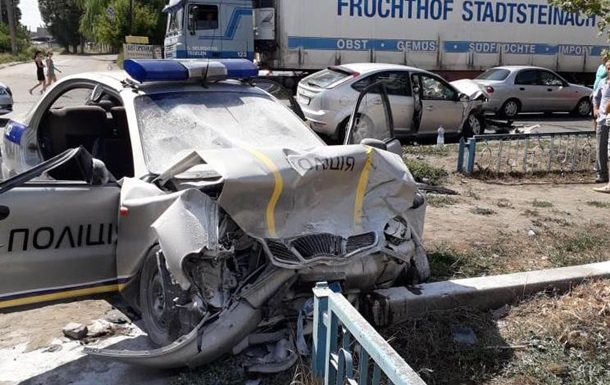 На Харьковщине полицейские попали в ДТП: двое в тяжелом состоянии