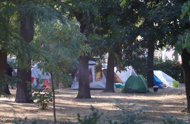 На Куликовом поле в Одессе предполагаемые беженцы из Луганска развернули палаточный лагерь