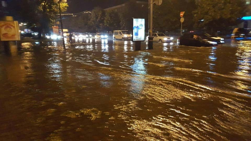 На Полтаву обрушился ливень и град размером с куриное яйцо