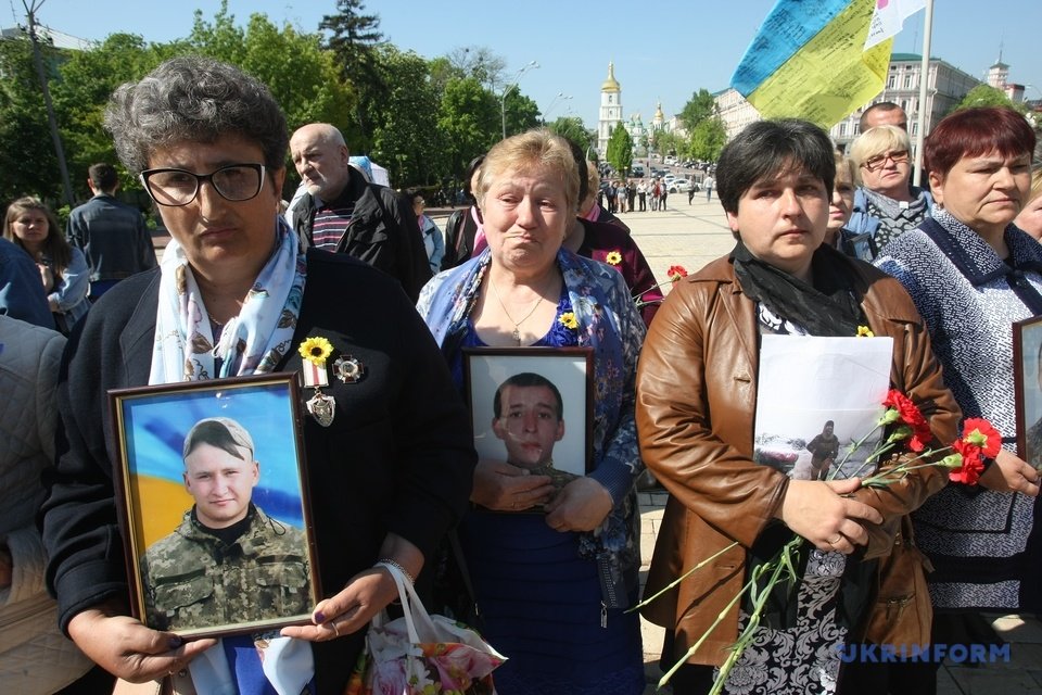 Нападение на отель в Пакистане, президентские выборы в Литве и горькое шествие матерей в Украине: Главное за выходные
