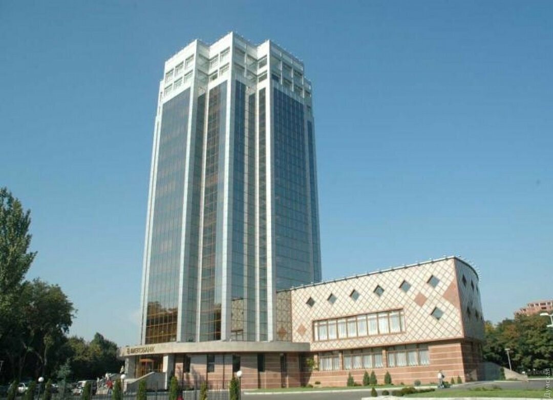 НБУ выставляет на торги действующий бизнес-центр в Одессе