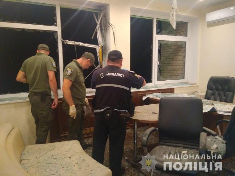 Обстрел здания из гранатомета в Киеве: происшествие квалифицировали как теракт (ФОТО)