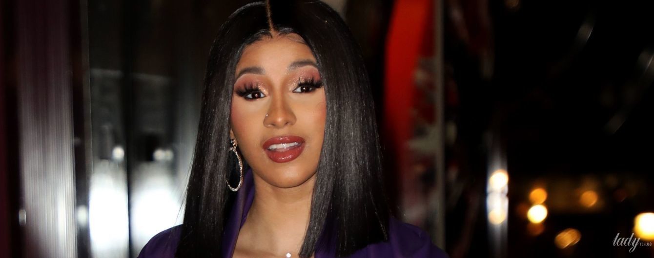 Оце декольте: Cardi B у латексному міні блиснула пишними грудьми