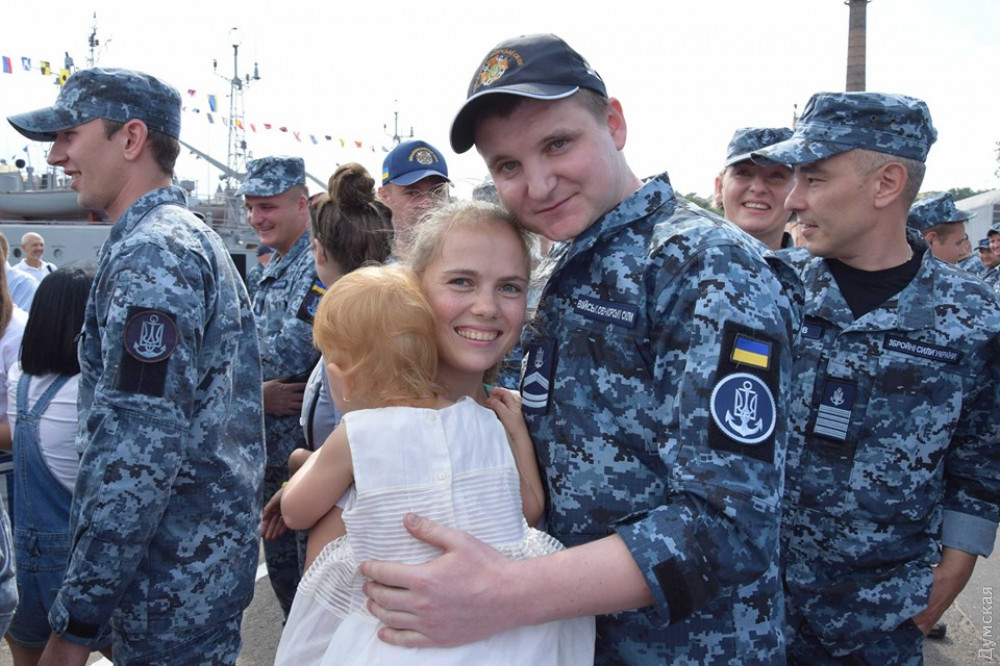 Освобожденные из плена моряки вернулись в Одессу (ФОТО, ВИДЕО)