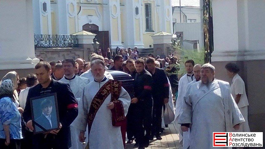 Панихида по Игорю Еремееву в соборе завершилась, прощание продолжается в Волынском драмтеатре