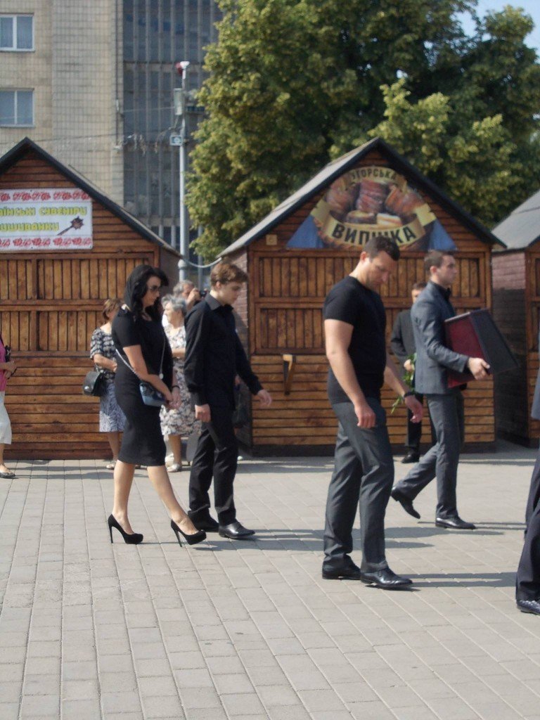 Панихида по Игорю Еремееву в соборе завершилась, прощание продолжается в Волынском драмтеатре