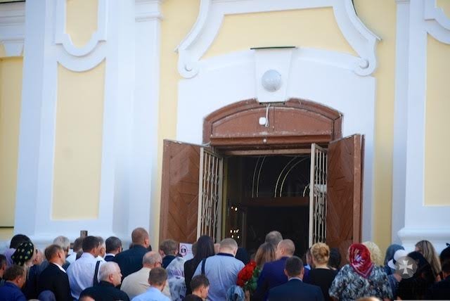 Панихида по Игорю Еремееву в соборе завершилась, прощание продолжается в Волынском драмтеатре