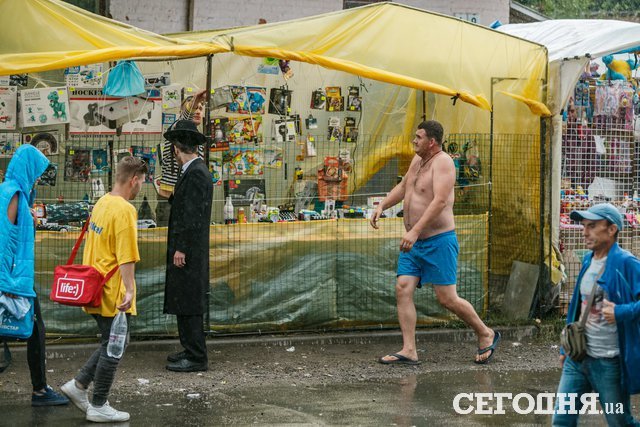Песни, пляски и горы мусора: Как хасиды празднуют Рош ха-Шана в Умани