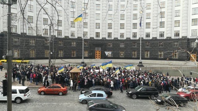 Пикет под Кабмином: нотариусы выступают против введенного Минюстом тестирования (фото)