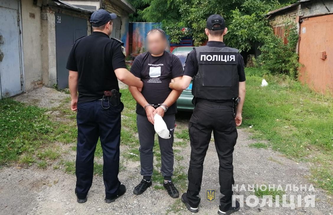 Под Киевом за неоплаченный проезд таксист посадил пассажира на цепь в подвале (ФОТО)