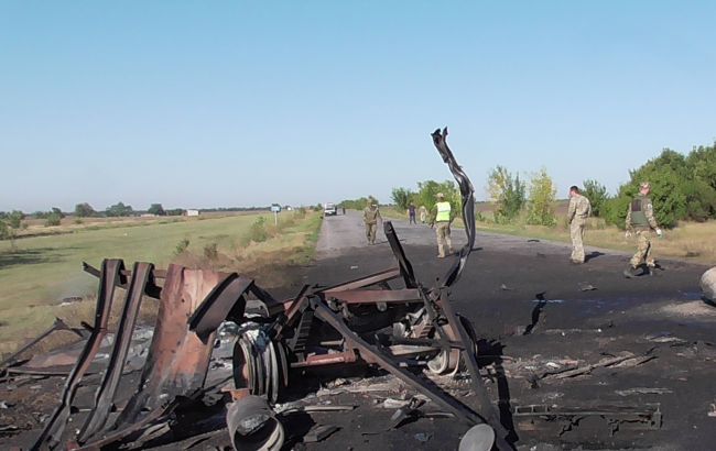 Под Запорожьем во время движения военной колонны взорвался прицеп с горючим (ФОТО)