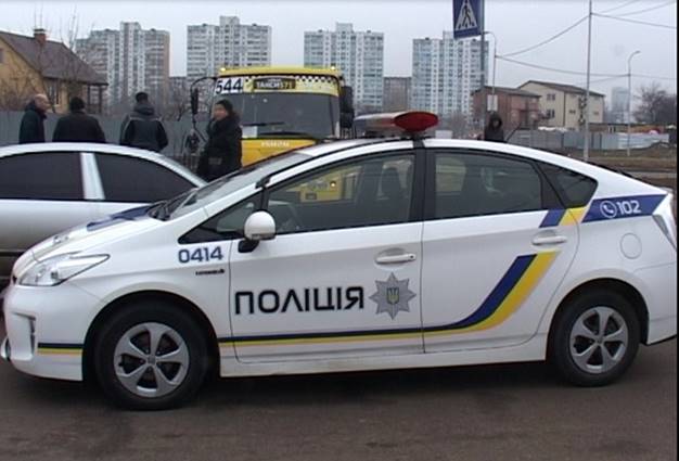 Полиция до сих пор не задержала вооруженного угонщика маршрутки в Киеве
