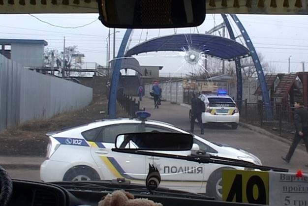 Полиция до сих пор не задержала вооруженного угонщика маршрутки в Киеве