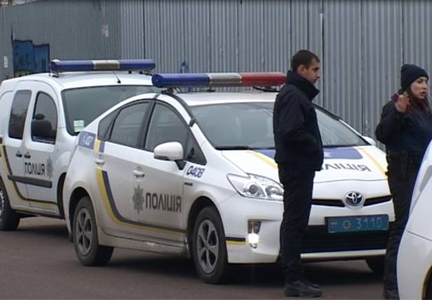 Полиция до сих пор не задержала вооруженного угонщика маршрутки в Киеве